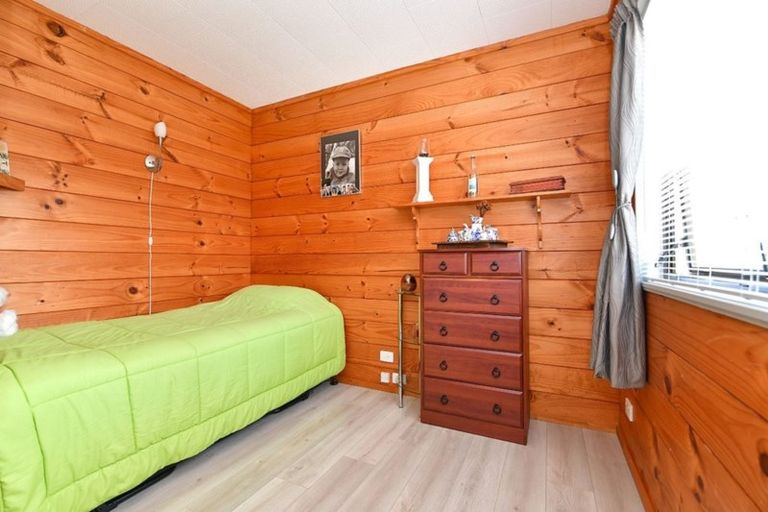 Photo of property in 5 Kaipara Crescent, Helensville, 0800