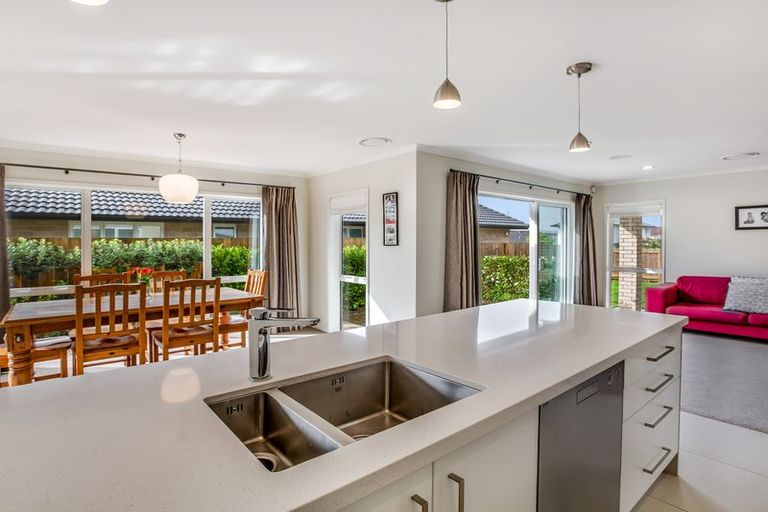 Photo of property in 37 Capriana Drive, Karaka, Papakura, 2113