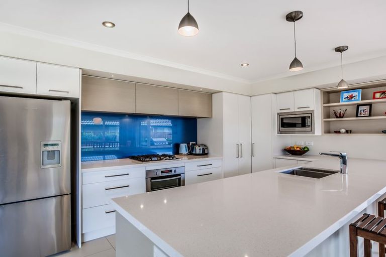 Photo of property in 37 Capriana Drive, Karaka, Papakura, 2113