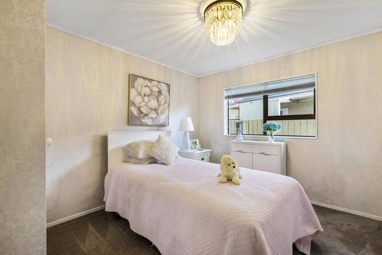 Photo of property in 1 Elcoat Avenue, Henderson, Auckland, 0612