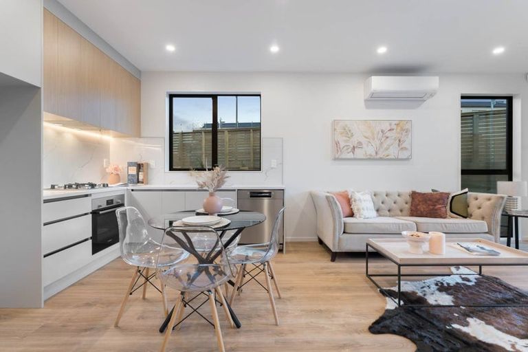 Photo of property in 18 Papai Lane, Massey, Auckland, 0614