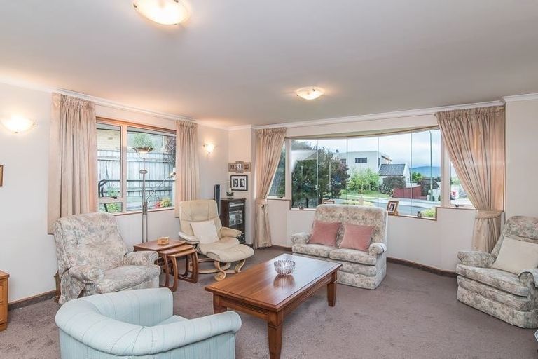 Photo of property in 15 Millennium Hill, Paraparaumu, 5032