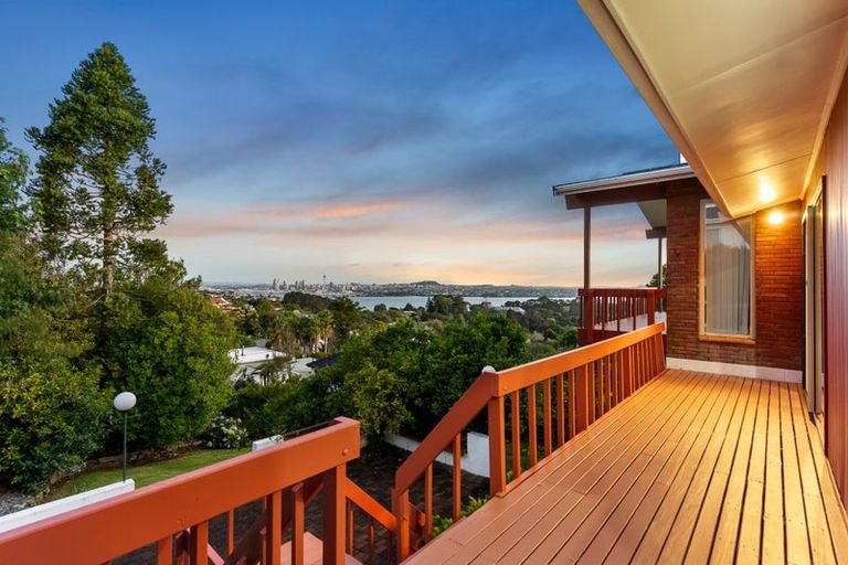 Photo of property in 6 Chelsea View Drive, Chatswood, Auckland, 0626