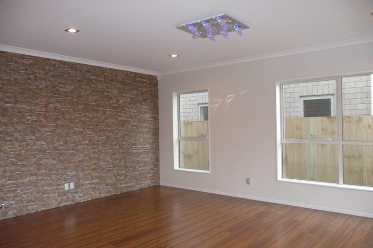 Photo of property in 16 Kira Road, Flat Bush, Auckland, 2016