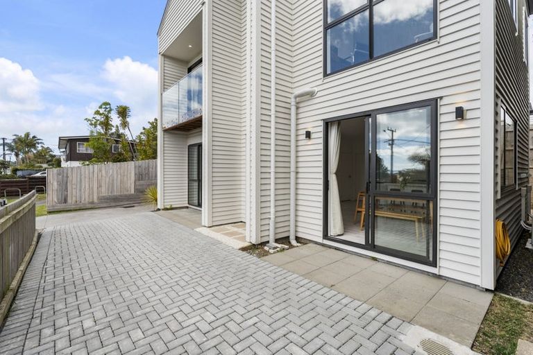 Photo of property in 562a Beach Road, Rothesay Bay, Auckland, 0630