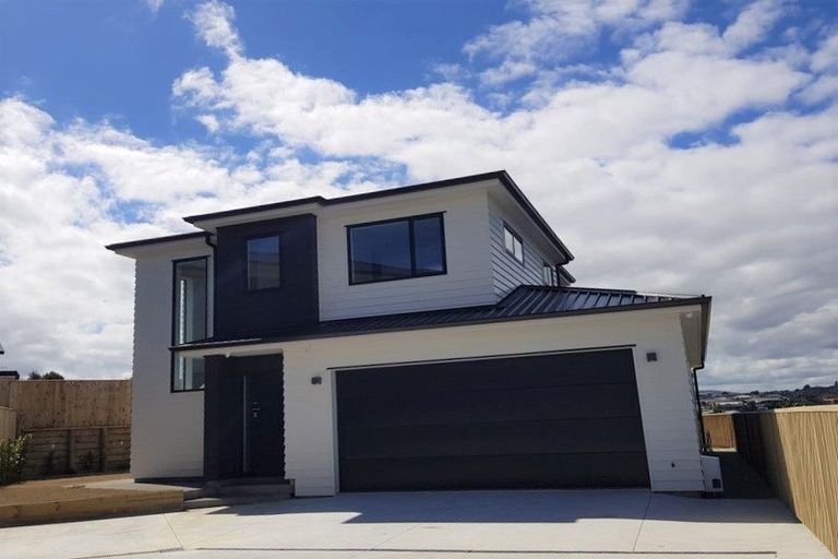 Photo of property in 1 Opaoa Way, Aotea, Porirua, 5024