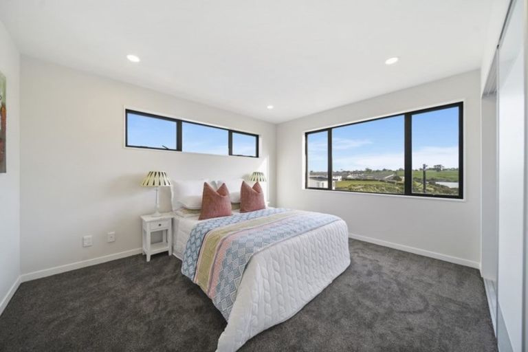 Photo of property in 73 Hayfield Way, Karaka, Papakura, 2113