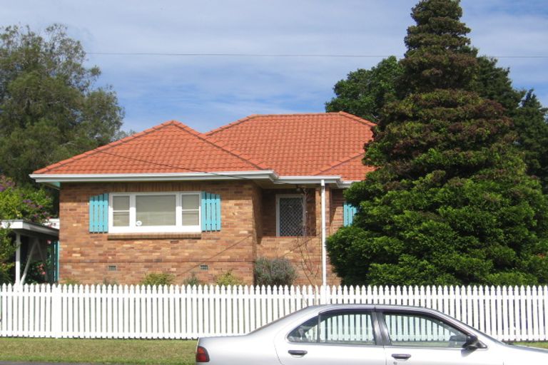 Photo of property in 3 Elcoat Avenue, Henderson, Auckland, 0612