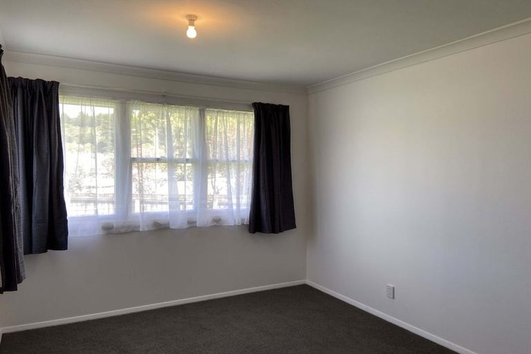 Photo of property in 4 Mangaroa Hill Road, Clouston Park, Upper Hutt, 5018