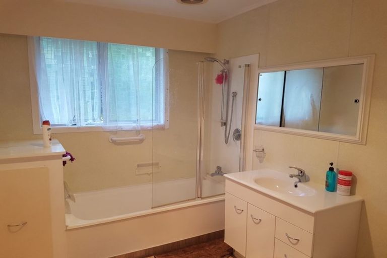 Photo of property in 2 Lotus Lane, Mangere East, Auckland, 2024