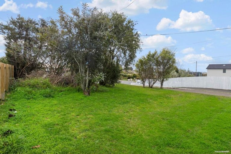 Photo of property in 120 Hutchinson Avenue, New Lynn, Auckland, 0600