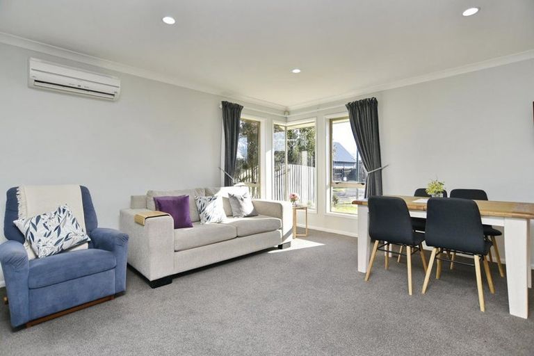 Photo of property in 29 Linkwater Way, Parklands, Christchurch, 8083