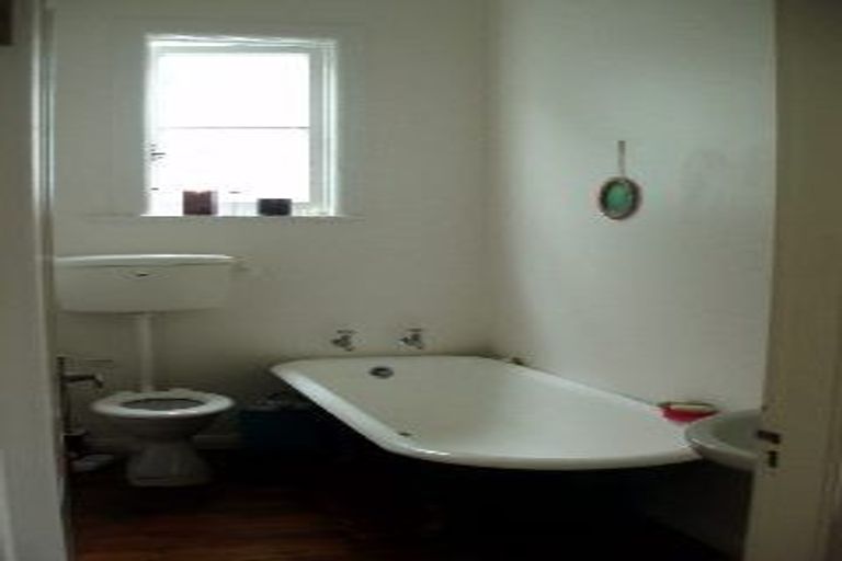 Photo of property in 19 Myrtle Crescent, Mount Cook, Wellington, 6021