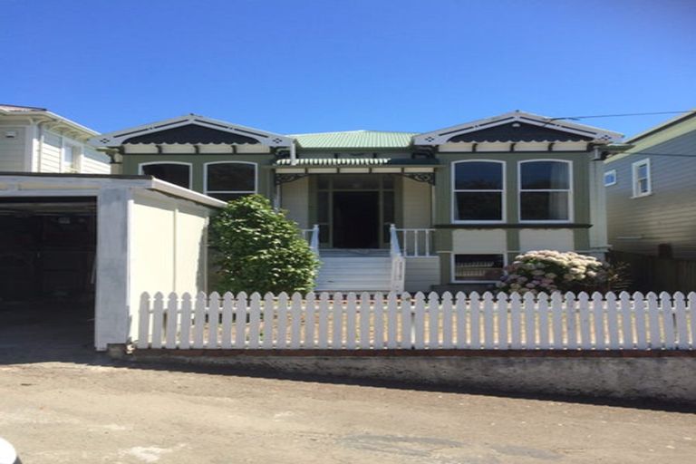 Photo of property in 30 Hargreaves Street, Mount Cook, Wellington, 6021