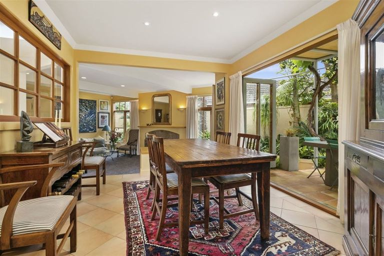 Photo of property in 1/15 Sylvan Park Avenue, Milford, Auckland, 0620