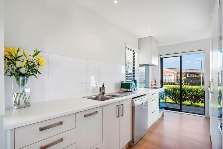 Photo of property in 7 Parachute Crescent, Papakura, 2110
