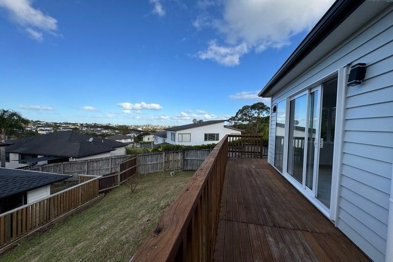 Photo of property in 18 Taurikura Way, Fairview Heights, Auckland, 0632