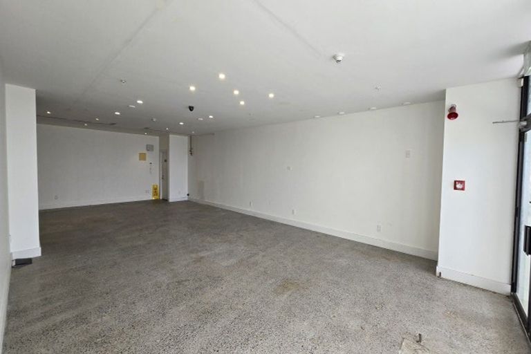 Photo of property in 2a/2 Marine Parade, Mount Maunganui, 3116