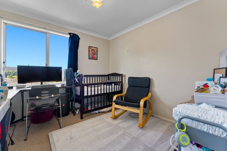 Photo of property in 14 Doone Place, Massey, Auckland, 0614