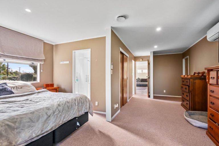 Photo of property in 35- 37 Tokomaru Road, Tokomaru, Palmerston North, 4474