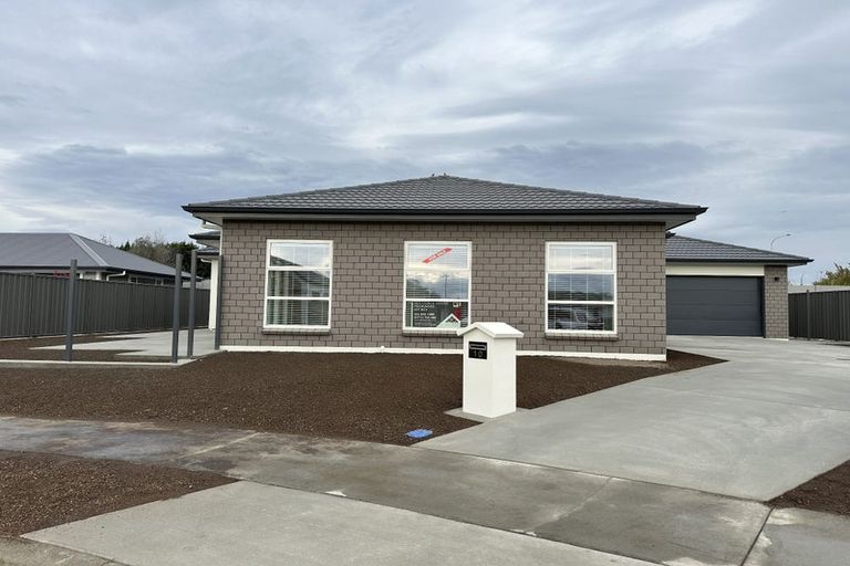 Photo of property in 10 George Yee Place, Taradale, 4112