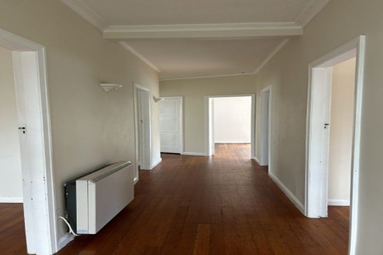 Photo of property in 5 Westland Road, Mount Cook, Wellington, 6021