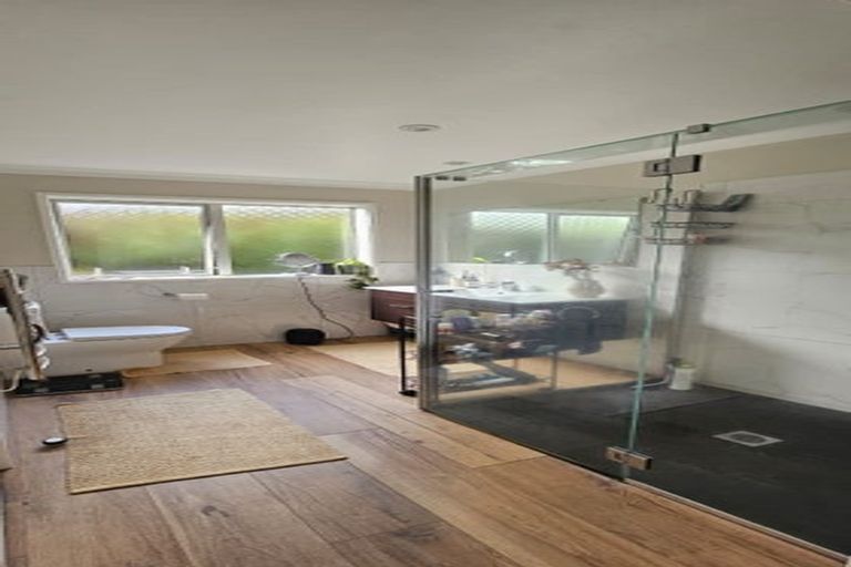 Photo of property in 20 Roxborough Place, East Tamaki Heights, Auckland, 2016