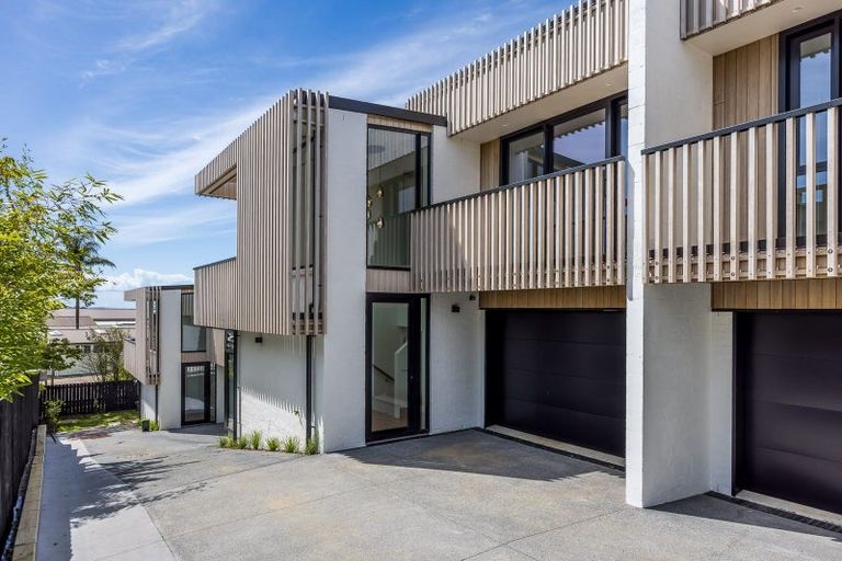 Photo of property in 771b East Coast Road, Northcross, Auckland, 0630