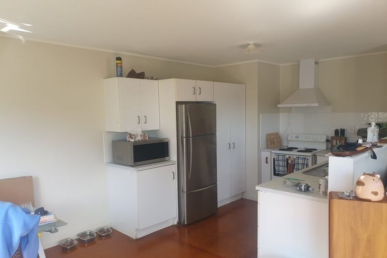 Photo of property in 1/20 Barbados Drive, Unsworth Heights, Auckland, 0632