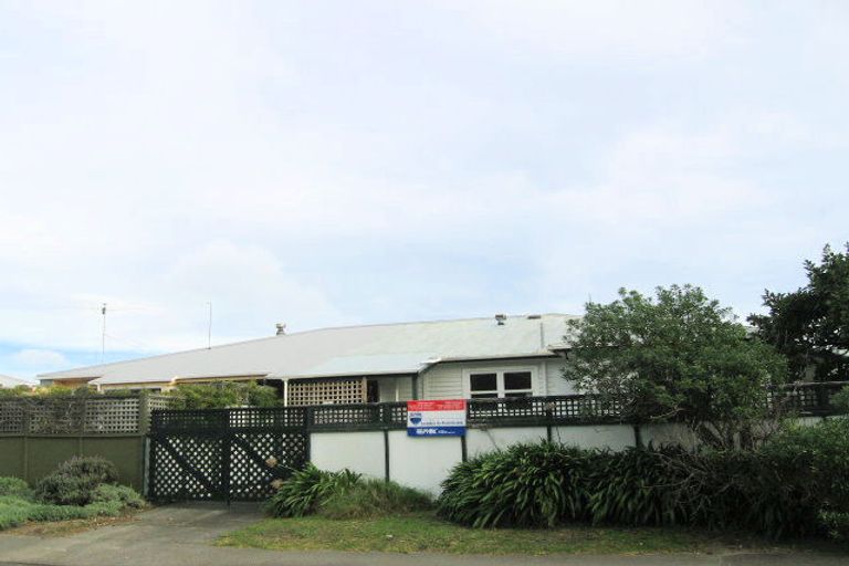 Photo of property in 7 Taheke Street, Paraparaumu Beach, Paraparaumu, 5032