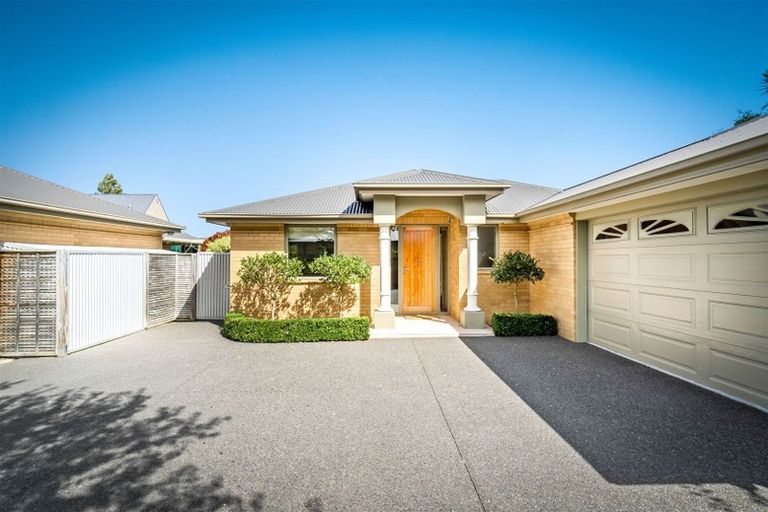 Photo of property in 9c Buxton Terrace, Saint Martins, Christchurch, 8022