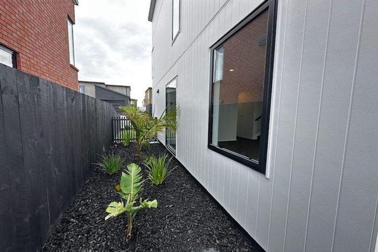 Photo of property in 4 Huljich Way, Hobsonville, Auckland, 0616