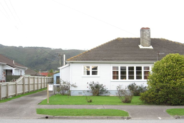 Photo of property in 52 Hewer Crescent, Naenae, Lower Hutt, 5011