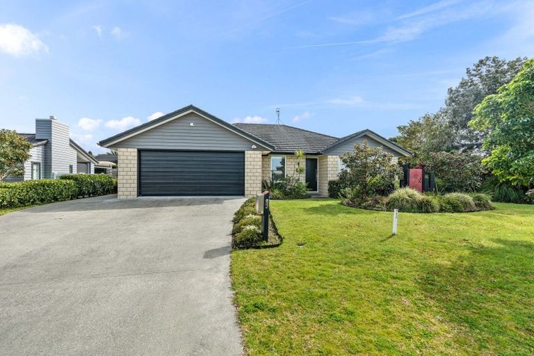 Photo of property in 25 Waitemata Drive, One Tree Point, 0118