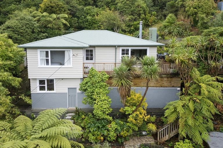 Photo of property in 5 Richmond Hill, Glenside, Wellington, 6037