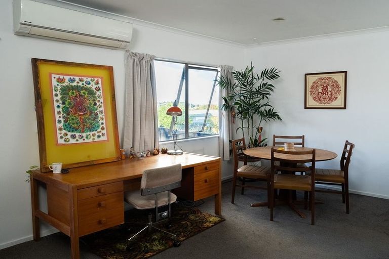 Photo of property in 25 Loughanure Place, Massey, Auckland, 0614