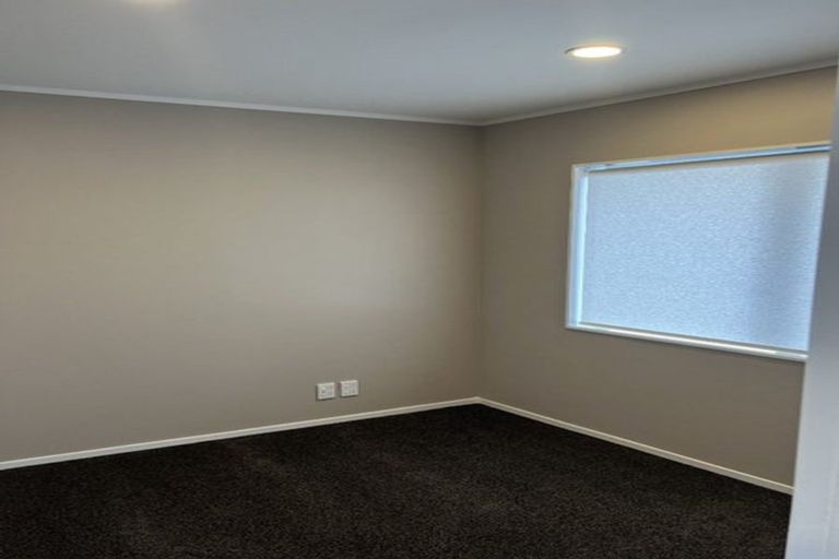 Photo of property in 2/25 Nicholas Road, Somerville, Auckland, 2014