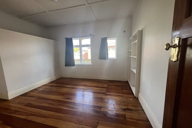 Photo of property in 3152 Great North Road, New Lynn, Auckland, 0600