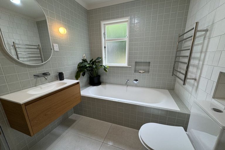 Photo of property in 143 Townsend Road, Miramar, Wellington, 6022