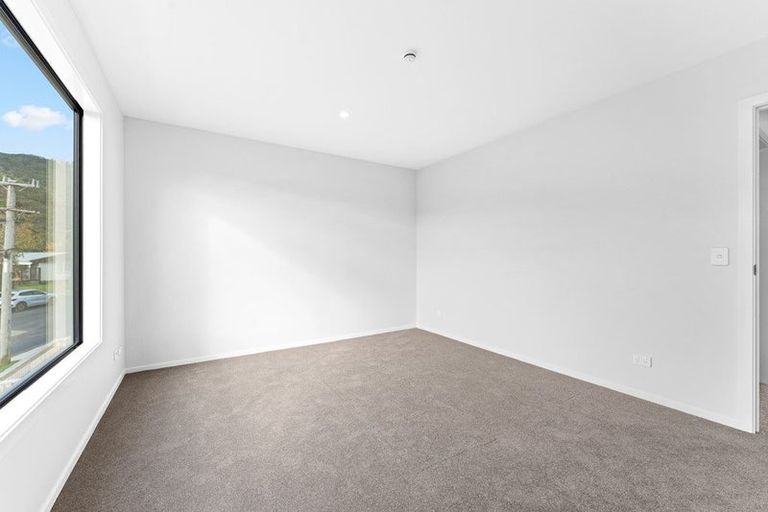 Photo of property in 6/4 Tawhai Street, Stokes Valley, Lower Hutt, 5019