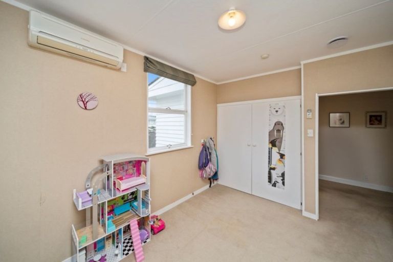 Photo of property in 43 Waihi Road, Hawera, 4610