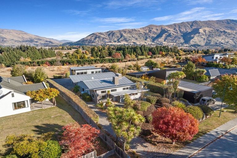 Photo of property in 16 Allenby Place, Wanaka, 9305