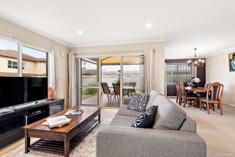 Photo of property in 16 Carousel Crescent, East Tamaki Heights, Auckland, 2016