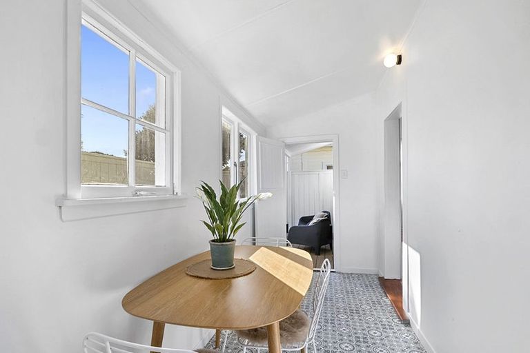 Photo of property in 42 Hine Street, New Plymouth, 4310