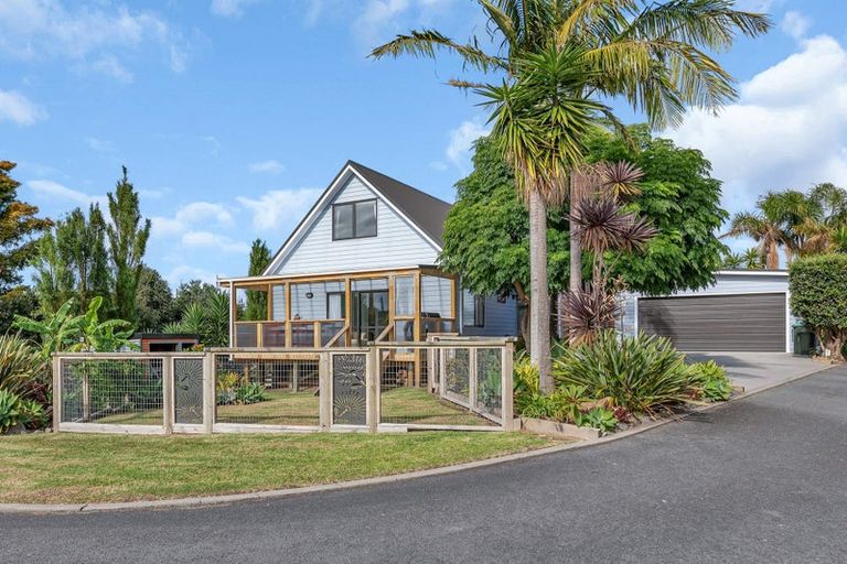 Photo of property in 1 Ishtar Place, One Tree Point, 0118