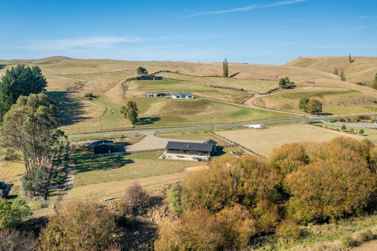 Photo of property in 360 Maharakeke Road, Waipukurau, 4281