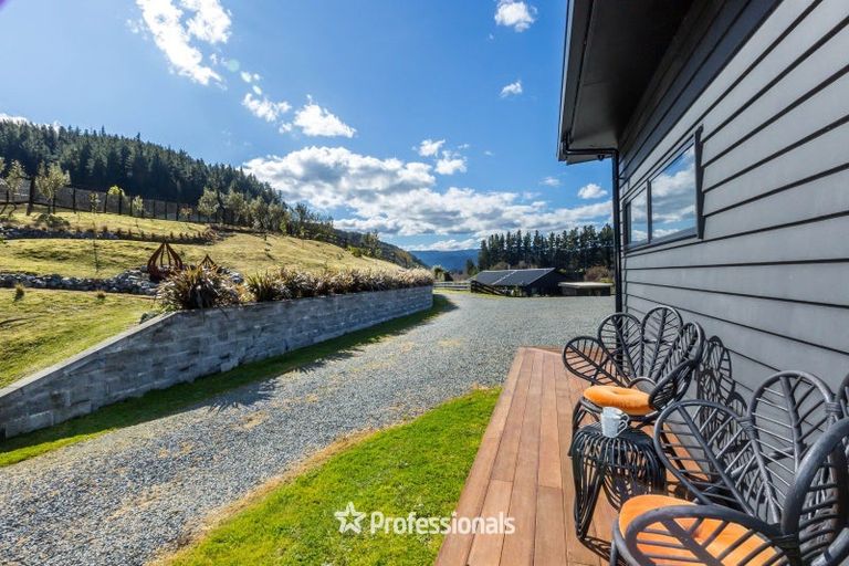 Photo of property in 49 Mount Marua Drive, Maymorn, Upper Hutt, 5018