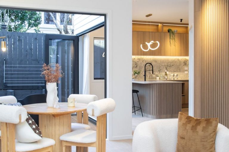 Photo of property in 4c Lyford Crescent, Sunnynook, Auckland, 0620