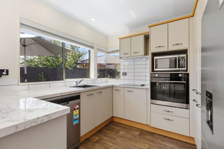 Photo of property in 6 Mcleod Place, Papamoa Beach, Papamoa, 3118