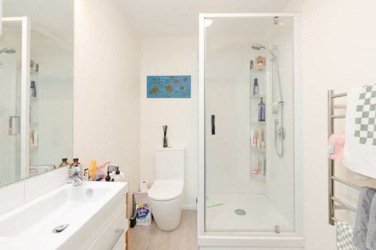 Photo of property in 42 Eden Street, Island Bay, Wellington, 6023